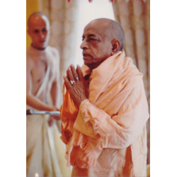 Srila Prabhupada, betend (Foto)