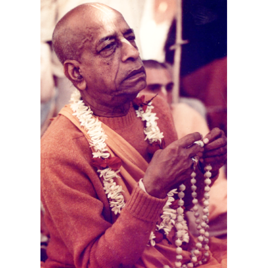 Srila Prabhupada mit Japa (Foto)